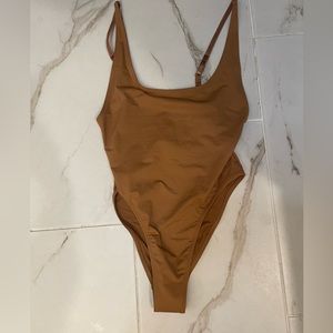 SKIMS SWIM SCOOP NECK ONE PIECE